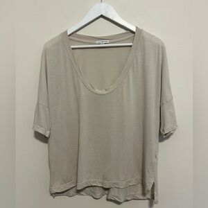 James Perse Short Sleeve Scoop Neck Tee in Light Taupe